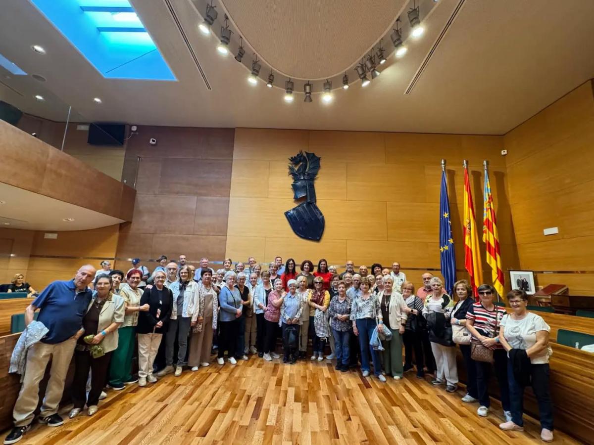 Los mayores de Buñol disfrutaron de una excelente jornada en Valencia con el programa Açò es la Dipu