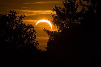 Aitana Estelles, Víctor Marzo y Roberto Palmer preparan la publicación de un libro sobre el eclipse del 12 de agosto