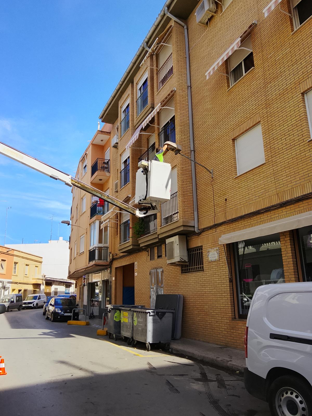 Cheste renueva las luminarias del alumbrado público para mejorar el servicio a la ciudadanía