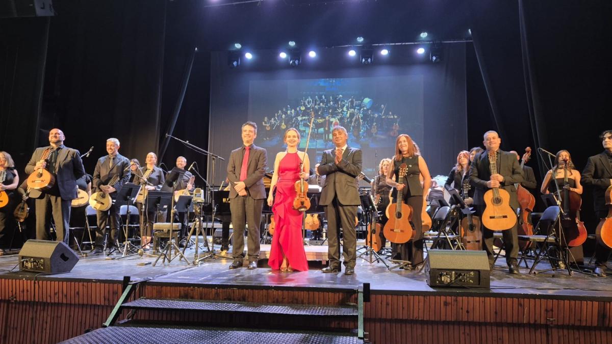 La Orquesta de Pulso y Púa «Villa de Chiva» ofreció el pasado sábado el concierto «Un paseo por los sentidos»