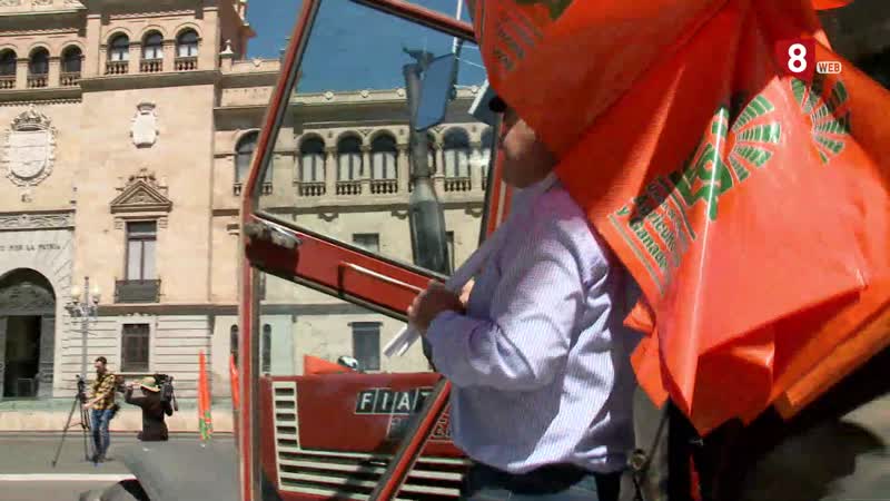 Cientos de agricultores recorren Valladolid para pedir más ayudas 