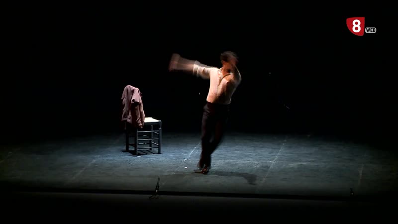 Los hermanos Aguilar, Hugo y Diego, representan sobre el escenario del Teatro Calderón su obra Cuestión de Tiempo