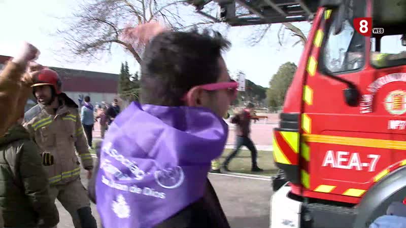 Los bomberos de Valladolid realizan una exhibición en el Centro San Juan de Dios por su patrón