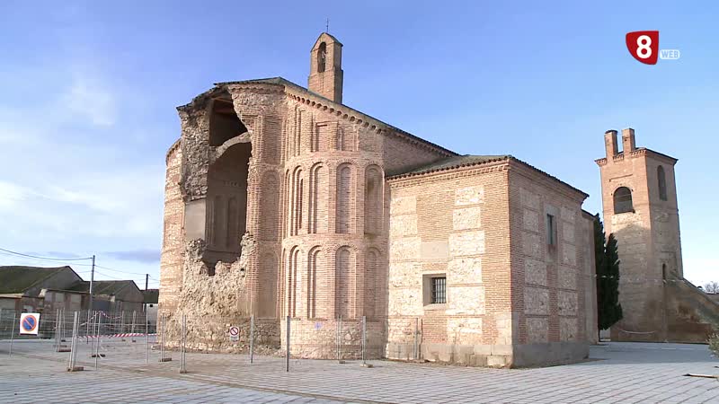 Van a colocar una gran lona que evite más daños en la iglesia de Muriel de Zapardiel tras el derrumbe del ábside