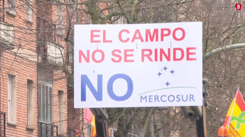 Más de medio millar de agricultores y ganaderos se manifiestan en Soria