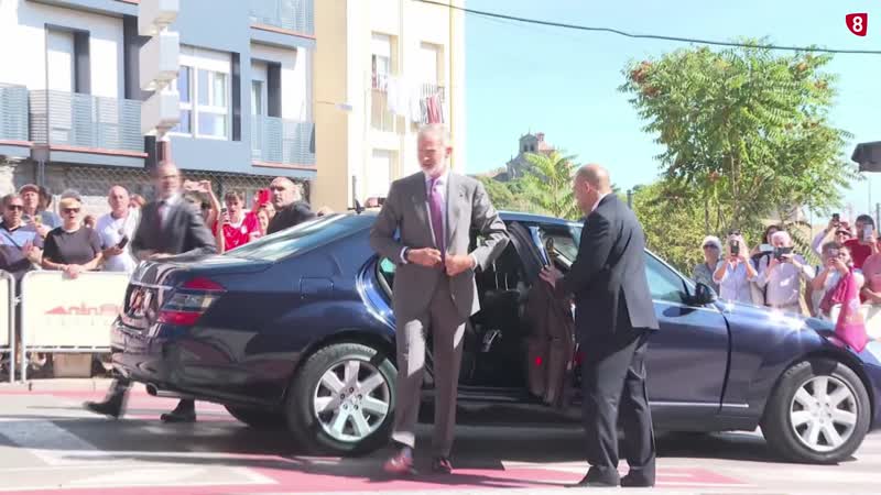 Cálido recibimiento al Rey a su llegada al Aula Magna